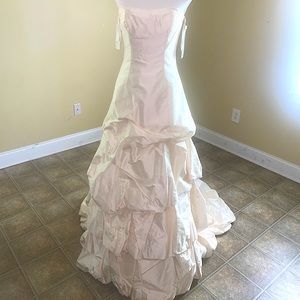 Silk Paloma Blanca wedding dress, size 10, new